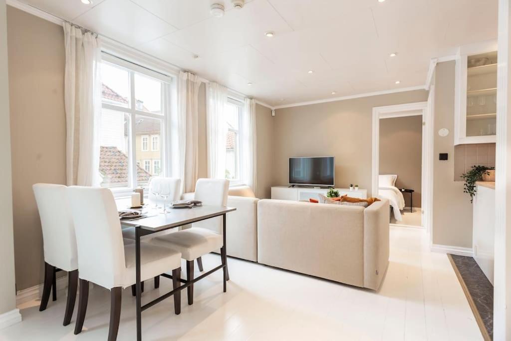 New! Modern Top Floor Apartment In Historic Area! Bergen Extérieur photo
