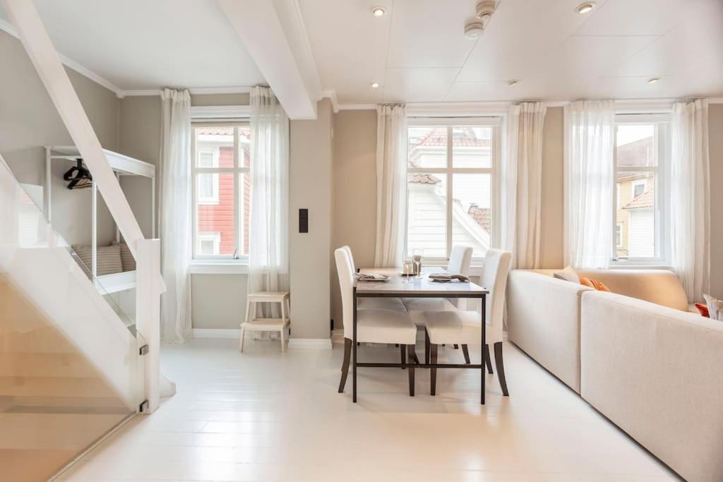 New! Modern Top Floor Apartment In Historic Area! Bergen Extérieur photo